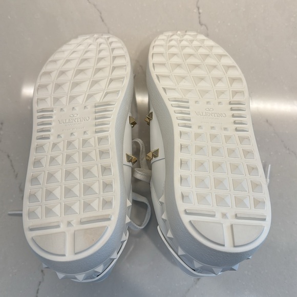 Authentic and never worn Valentino Rockstud sneakers in white leather. - Picture 11 of 13